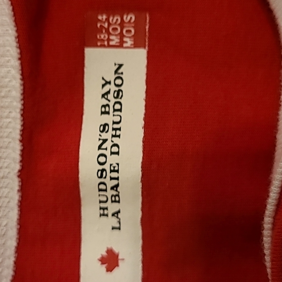 Hudson's Bay red "Canada" onesie/bodysuit - Picture 3 of 5